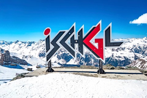 Selfie spot on the Viderjoch in the ski area of Ischgl