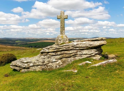 War remembrance monument Cave-Penney Memorial cross 1918
