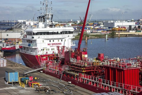 Oil tanker