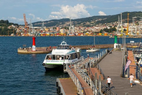Mar de Ons ferry boat waterfront area quayside ferry terminal Peirao Muelle de Cies