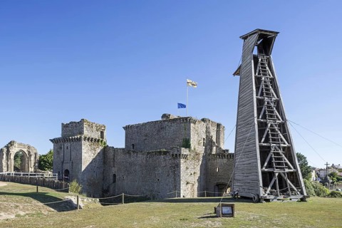 Medieval siege tower