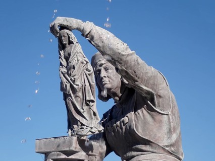 Tilman Riemenschneider carves a Madonna
