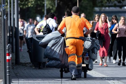 Employee of the refuse collection
