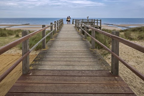 The wooden footbridge Het Wrakhout at Westende