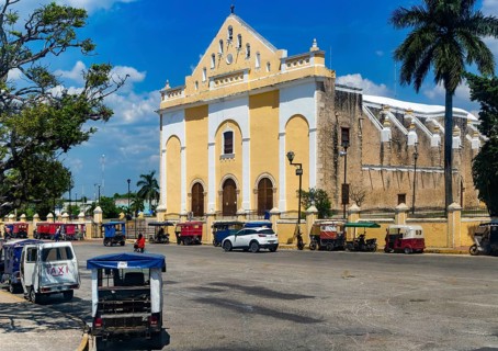 View from bus window of church of Iglesia de San Francisco de Asis