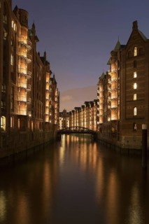Illuminated Wandrahmsfleet in Speicherstadt