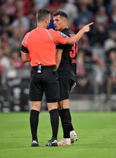 Referee Daniel Schlager in conversation Discussion with Granit Xhaka Bayer 04 Leverkusen