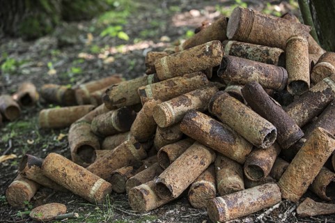 Pile of rusty First World War One artillery grenade shells