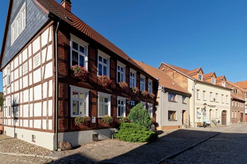 Half-timbered house decorated with flower boxes in the cobbled Lange Strasse in the Hanseatic town of Werben in the Altmark region. Werben