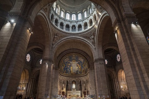 Chancel and dome of the Basilica Sacre-Coeur
