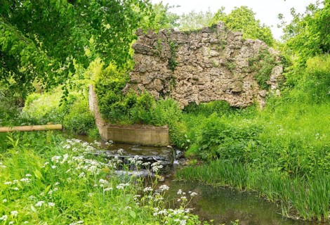 Rockworks Folly next to Byde Brook tributary stream of River Avon
