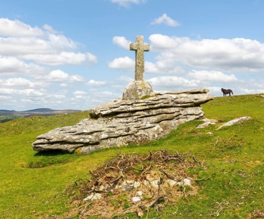 War remembrance monument Cave-Penney Memorial cross 1918