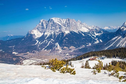View from the Grubigstein ski area to the Zugspitze