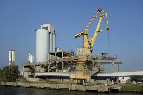 Dock crane at CBR