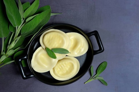 Tortellini and sage leaves