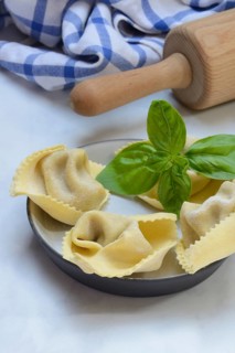 Freshly prepared tortelloni in shell