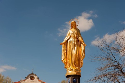 Statue of the Virgin Mary in front of Wurzach Castle