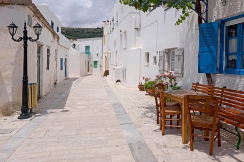 Alley in the mountain village of Lefkes
