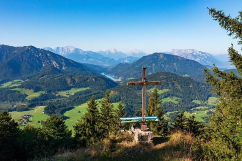 Summit cross on Lidaunberg with Hintersee