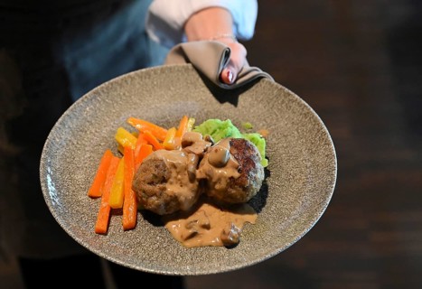 Dinner plate Veal mince