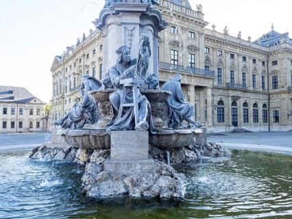Tilman Riemenschneider sculpture on the Frankoniabrunnen on the Ehrenhof side