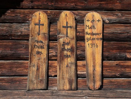 Dead boards at the Waschl Mill on the Muehlenweg in Ebenau