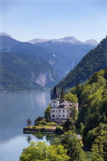 Villa Castiglioni at Lake Grundlsee with Tote Gebirge