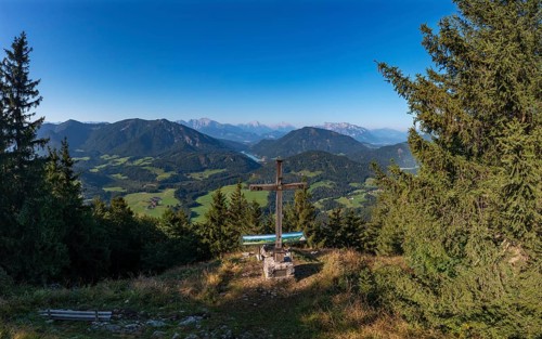 Summit cross on Lidaunberg with Hintersee