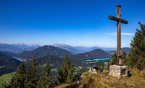 Summit cross on Lidaunberg with Hintersee