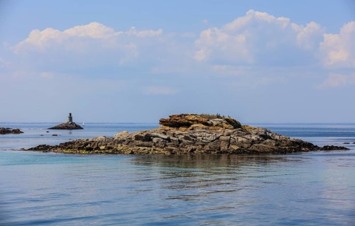 Small rocky islands les pierres noires