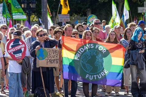 Numerous people gathered at the Opernplatz in Frankfurt am Main in front of the Alte Oper on 15.09.2023. With more than 200 demonstrations and rallies all over Germany
