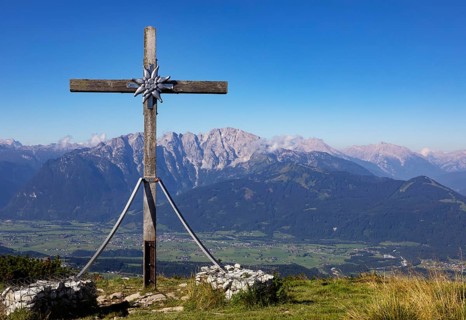 View from the summit of Schlenken to the Hagen Mountains and into the Salzach Valley