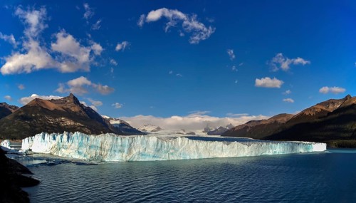 Early morning view over Lake Argentino to the Perito Moreno Glacier in Los Glaciares National Park