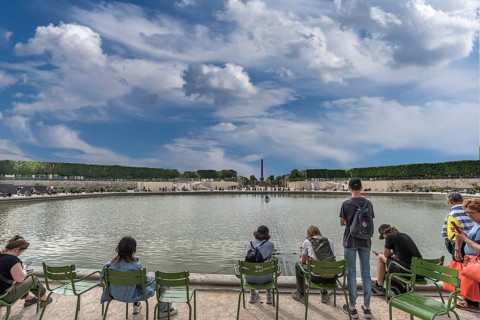Young people at a fountain in the Tuileries Garden