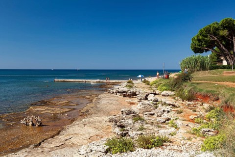 Beach on the stone coast of Beach Kastanija