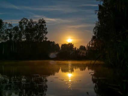 Full moon setting at the lake