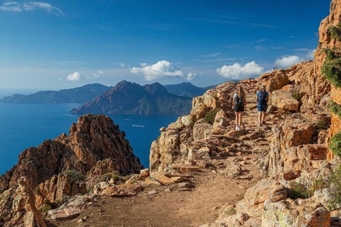 Two hikers walking in the Calanche