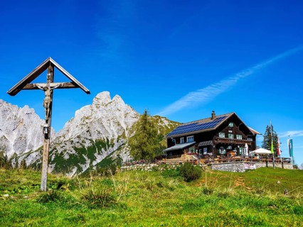 Holzkreuz and Moedlinger Huette