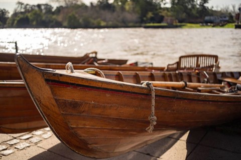 Empty boats at Paseo Victorica