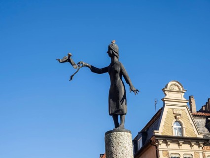 Hadeloga sculpture