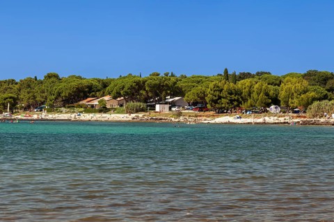 Beach on the stone coast of Beach Kastanija