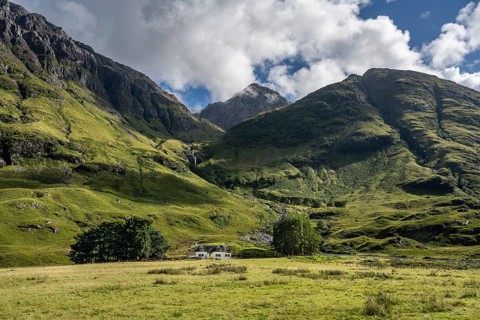 Achnambeithach Cottage on the shore of Loch Achtriochtan