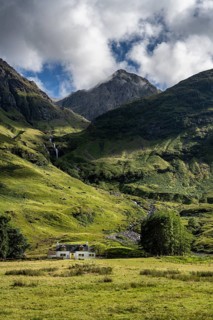 Achnambeithach Cottage on the shore of Loch Achtriochtan