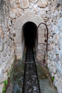 Walk-in tunnel