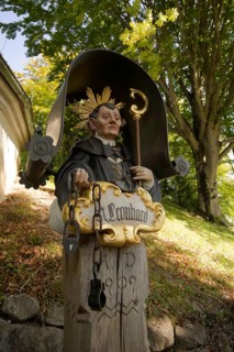 Sculpture of St. Leonhard on the Calvary