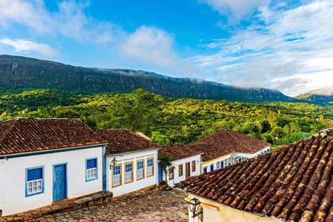 Quiet street in the historic city of Tiradentes with its old colonial-style houses and the mountain in the background