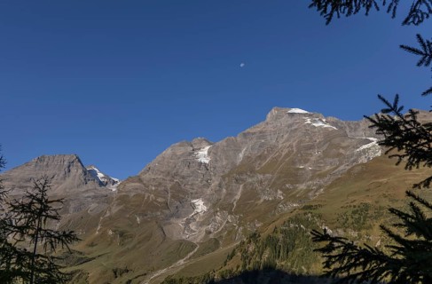 Mountain panorama with Grosser Wiesbachhorn and Hohe Dock and moon