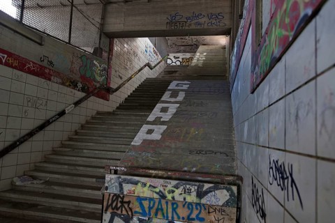 Stairs to a bridge over the A 103 motorway in Schoeneberg