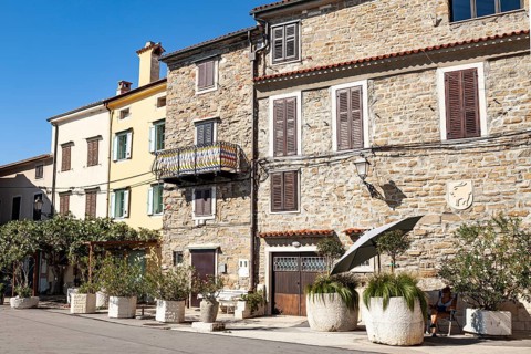 Alley with historic house
