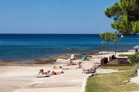 Beach on the stone coast of Beach Kastanija